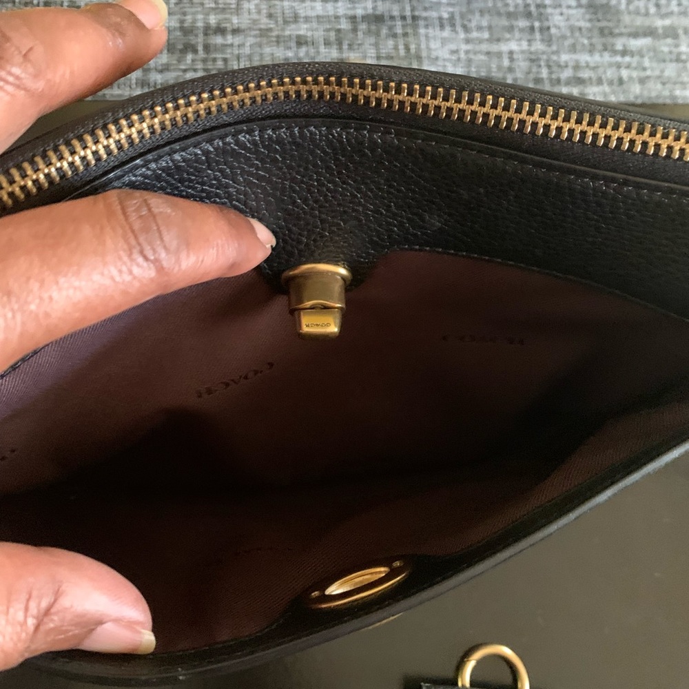 Coach leather penguin trumpet bag with iPod case Missing hanging tag and strap - Picture 3 of 11